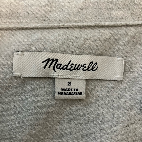 Casual Light Gray Button-Up Shirt - Picture 2 of 3